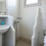 Milos מלון 2*