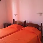 Milos אדאמאס