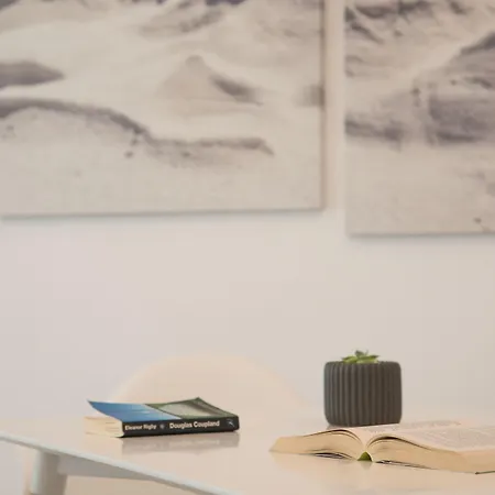 Milos 2* Αδάμας