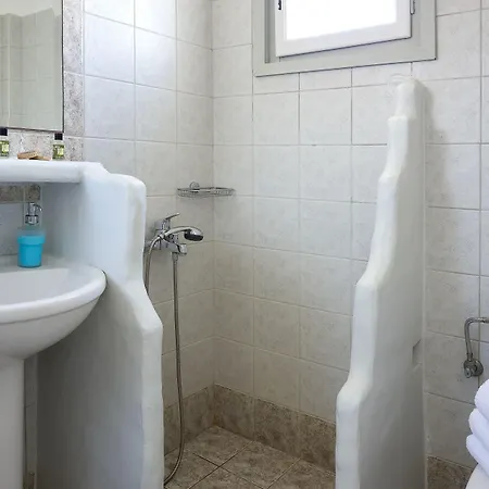 Milos Hotel 2*