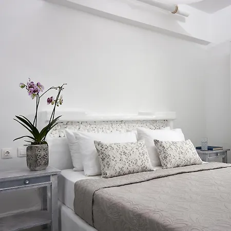 Milos Hotel 2*
