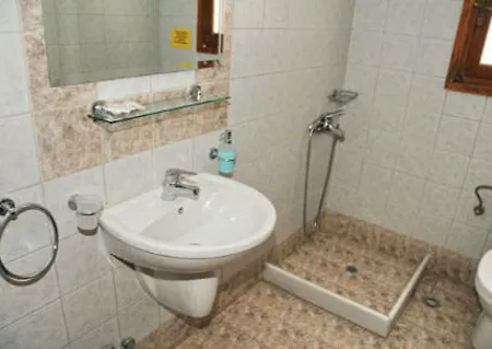 Milos Hotel 2*