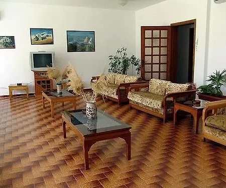 Milos 2* אדאמאס