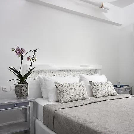 Milos 2* Αδάμας