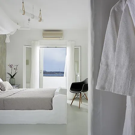 Milos 2* Αδάμας