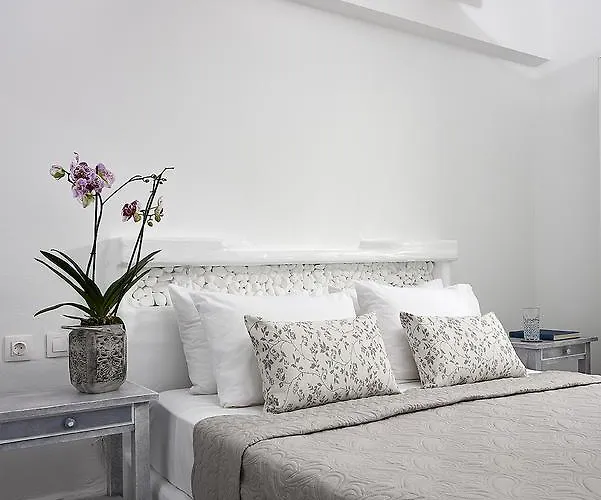 Milos 2* Adamantas (Milos)